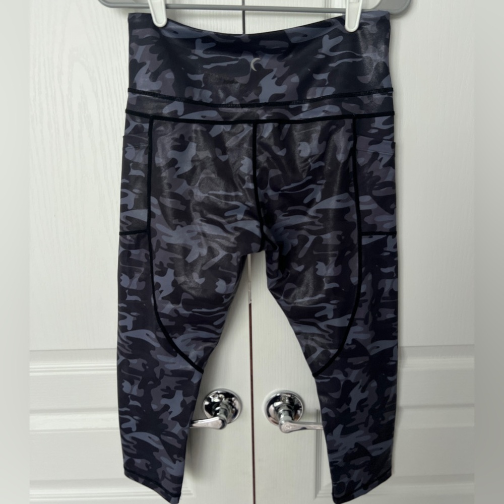 Zyia Active Black Camo Pocket Hi-Rise legging